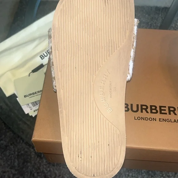 Authentic furley Burberry Slides - Picture 5 of 13